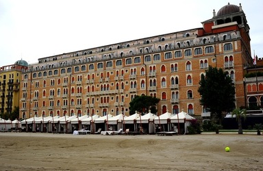 LIDO di VENEZIA. Fotografie di Giulio Azzarello ©2018.