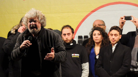 I COMIZI di BEPPE GRILLO in Sicilia a Palermo alcuni momenti. Fotografie di Giulio Azzarello &copy;2014.