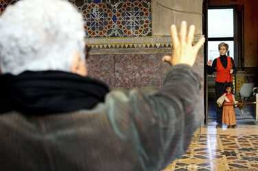 Mimmo Cuticchio in un suo spettacolo. Fotografie di Giulio Azzarello &copy;2017.