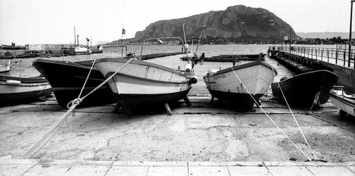 BIANCO NERO. Fotografie di Giulio Azzarello ©2021. BIANCO NERO. Fotografie di Giulio Azzarello ©2021.