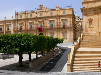 IL BAROCCO DI NOTO in Sicilia panoramiche e particolari. Fotografie di Giulio Azzarello &copy;2014.