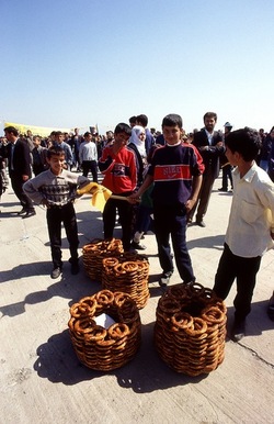 NEWROZ marzo 2001. Curdistan turco. Fotografie di Giulio Azzarello ©2001 2022. NEWROZ marzo 2001. Curdistan turco. Fotografie di Giulio Azzarello ©2001 2022.