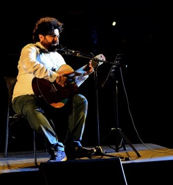 GIUSEPPE di BELLA artista musicista. Fotografie di Giulio Azzarello &copy;2020.