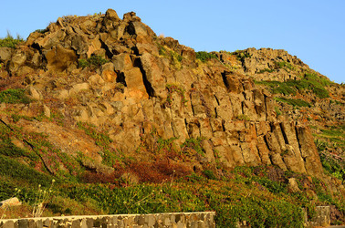 ISOLA DI USTICA la costa. Fotografie di Giulio Azzarello &copy;2016.