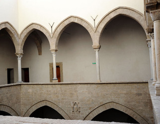 LOGGIATO arabo normanno allo Steri di Palermo. Fotografie di Giulio Azzarello &copy;2014.