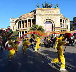 CAPODANNO CINESE panoramiche e particolari. Fotografie di Giulio Azzarello &copy;2014.