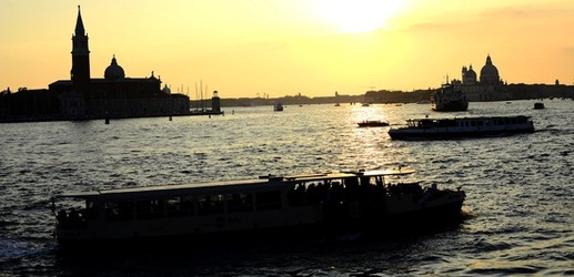 VENEZIA fotografie di Giulio Azzarello ©2020. VENEZIA fotografie di Giulio Azzarello ©2020.