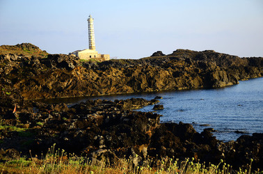 ISOLA DI USTICA la costa. Fotografie di Giulio Azzarello &copy;2016.