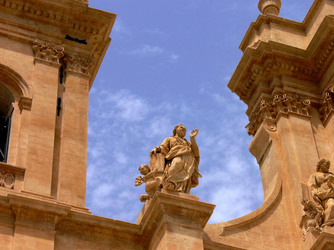 IL BAROCCO DI NOTO in Sicilia panoramiche e particolari. Fotografie di Giulio Azzarello &copy;2014.