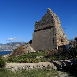 RUDERE DI PIETRA. Fotografie di Giulio Azzarello &copy;2022.