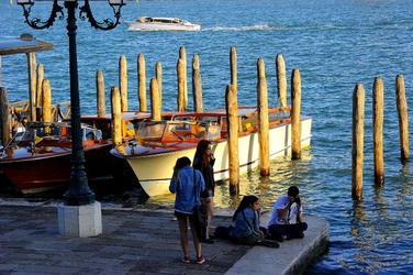 LUNGOMARE di VENEZIA. Fotografie di Giulio Azzarello &copy;2016.
