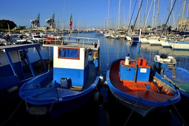 BARCHE da PESCA fotografie di Giulio Azzarello ©2019. BARCHE da PESCA fotografie di Giulio Azzarello ©2019.