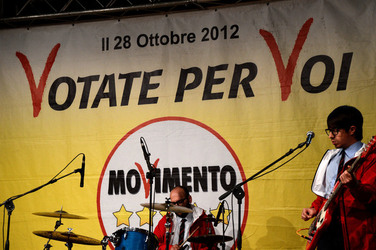 I COMIZI di BEPPE GRILLO in Sicilia a Palermo alcuni momenti. Fotografie di Giulio Azzarello &copy;2014.