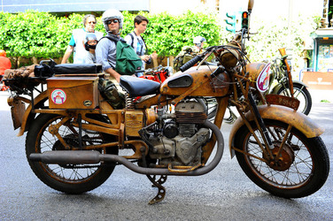 RADUNO di Auto e Moto classiche. Fotografie di Giulio Azzarello &copy;2016.