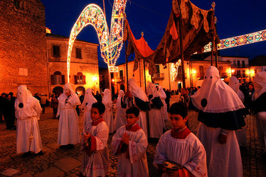 PROCESSIONE RELIGIOSA in Sicilia. Fotografie di Giulio Azzarello &copy;2014.