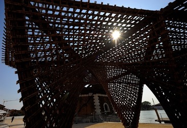 STRUTTURA di LEGNO BIENNALE di ARCHITETTURA di VENEZIA. Foto di G.Azzarello ©2018. STRUTTURA di LEGNO BIENNALE di ARCHITETTURA di VENEZIA. Foto di G.Azzarello ©2018.