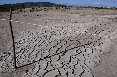 LE MACALUBE di Sicilia. Fotografie di Giulio Azzarello ©2014. LE MACALUBE di Sicilia. Fotografie di Giulio Azzarello ©2014.