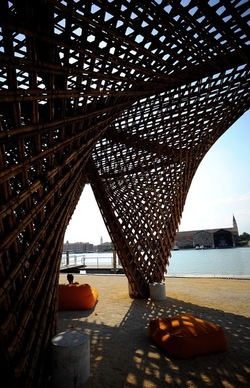 STRUTTURA di LEGNO BIENNALE di ARCHITETTURA di VENEZIA. Foto di G.Azzarello ©2018. STRUTTURA di LEGNO BIENNALE di ARCHITETTURA di VENEZIA. Foto di G.Azzarello ©2018.