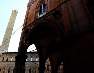 BOLOGNA centro storico. Fotografie di Giulio Azzarello &copy;2018.