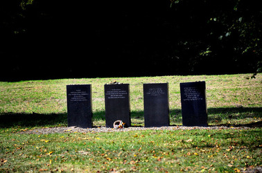 AUSCHHWITZ BIRKENAU le lapidi della memoria. Fotografie di Giulio Azzarello &copy;2016.