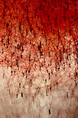 BIENNALE di VENEZIA padiglione giapponese. Foto di Giulio Azzarello &copy;2015 2016. Opera di Chiharu Shiota The KEY in the HAND .
