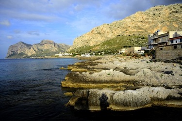 PORTICCIOLO siciliano fotografie di Giulio Azzarello ©2019. PORTICCIOLO siciliano fotografie di Giulio Azzarello ©2019.
