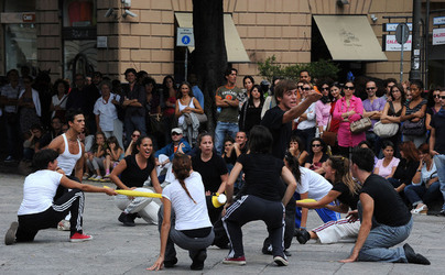 DANZE URBANE contemporanee per le vie di Palermo. Fotografie di Giulio Azzarello &copy;2014.