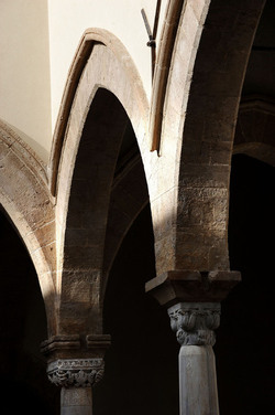 LOGGIATO arabo normanno allo Steri di Palermo. Fotografie di Giulio Azzarello &copy;2014.