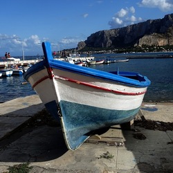 MONDELLO. Fotografe di Giulio Azzarello &copy;2023.