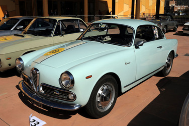 AUTO CLASSICHE ovvero la loro modernit&agrave; in mostra con tanti modelli del passato. Fotografie di Giulio Azzarello &copy;2014.