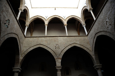 LOGGIATO arabo normanno allo Steri di Palermo. Fotografie di Giulio Azzarello &copy;2014.