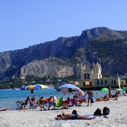 MONDELLO. Fotografie di Giulio Azzarello ©2022.