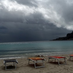 MONDELLO. Fotografie di Giulio Azzarello ©2024. MONDELLO. Fotografie di Giulio Azzarello ©2024.