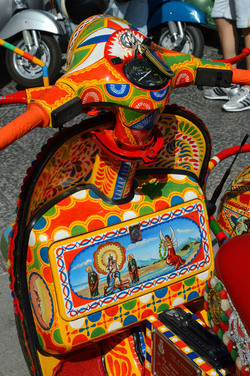 VESPE raduno storico a Palermo panoramiche e particolari. Fotografie di Giulio Azzarello &copy;2014.