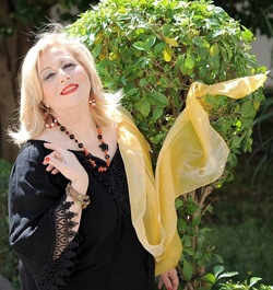 SARA FAVARO attrice e poetessa siciliana. Fotografie di Giulio Azzarello &copy;2018.