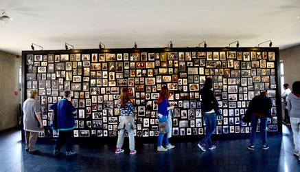 AUSCHWITZ BIRKENAU il percorso della memoria e i documenti. Fotografie di Giulio Azzarello &copy;2016.