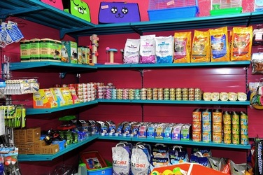 NEGOZIO di ANIMALI. Fotografie di Giulio Azzarello ©2018. NEGOZIO di ANIMALI. Fotografie di Giulio Azzarello ©2018.