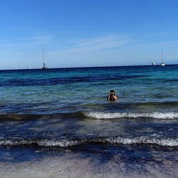 MONDELLO. Fotografie di Giulio Azzarello &copy;2024.