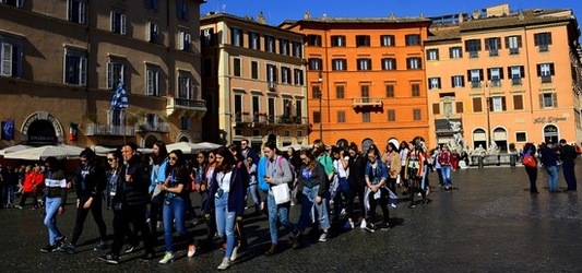 PIAZZA NAVONA Roma. Fotografie di Giulio Azzarello ©2020. PIAZZA NAVONA Roma. Fotografie di Giulio Azzarello ©2020.