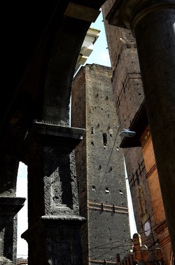 BOLOGNA centro storico. Fotografie di Giulio Azzarello &copy;2018.