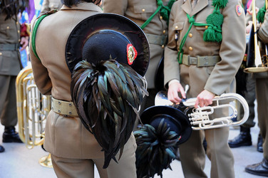 BANDA MUSICALE DEI BERSAGLIERI a Marsala in Sicilia. Fotografie di Giulio Azzarello ©2014. BANDA MUSICALE DEI BERSAGLIERI a Marsala in Sicilia. Fotografie di Giulio Azzarello ©2014.