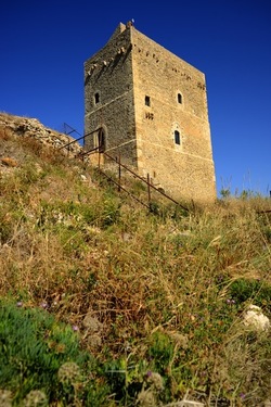 CASTELLO di Campofelice di Roccella. Fotografie di Giulio Azzarello &copy;2020.