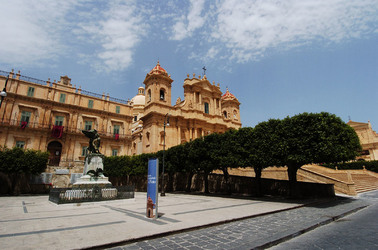IL BAROCCO DI NOTO in Sicilia panoramiche e particolari. Fotografie di Giulio Azzarello &copy;2014.