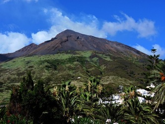 STROMBOLI fotografie di Giulio Azzarello ©2020. STROMBOLI fotografie di Giulio Azzarello ©2020.