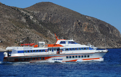 Il PORTO DI FAVIGNANA in Sicilia visioni panoramiche o particolari. Fotografie di Giulio Azzarello &copy;2014.