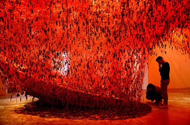 BIENNALE di VENEZIA padiglione giapponese. Foto di Giulio Azzarello &copy;2015 2016. Opera di Chiharu Shiota The KEY in the HAND .