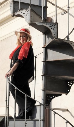 SARA FAVARO attrice e poetessa siciliana. Fotografie di Giulio Azzarello &copy;2018.