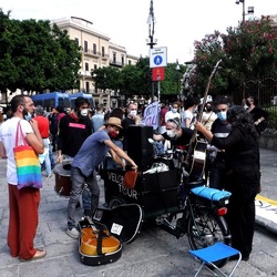 TEATRANTI che manifestano. Fotografie di Giulio Azzarello ©2020. TEATRANTI che manifestano. Fotografie di Giulio Azzarello ©2020.