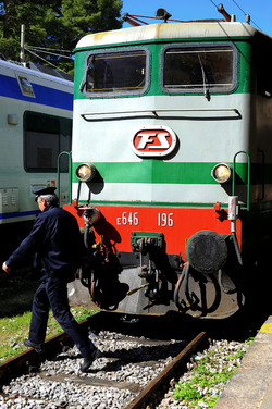 Il treno storico delle ferrovie italiane. Fotografie di Giulio Azzarello &copy;2017.