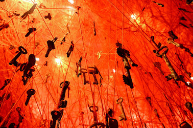 BIENNALE di VENEZIA padiglione giapponese. Foto di Giulio Azzarello &copy;2015 2016. Opera di Chiharu Shiota The KEY in the HAND .